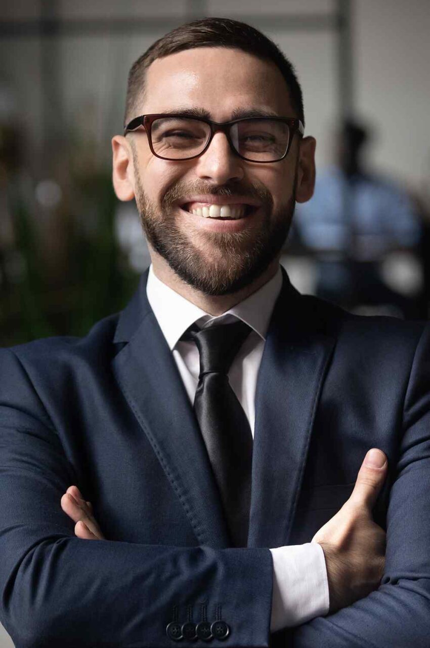 https://aifromatoz.com/wp-content/uploads/2020/08/team_05-850x1280.jpg